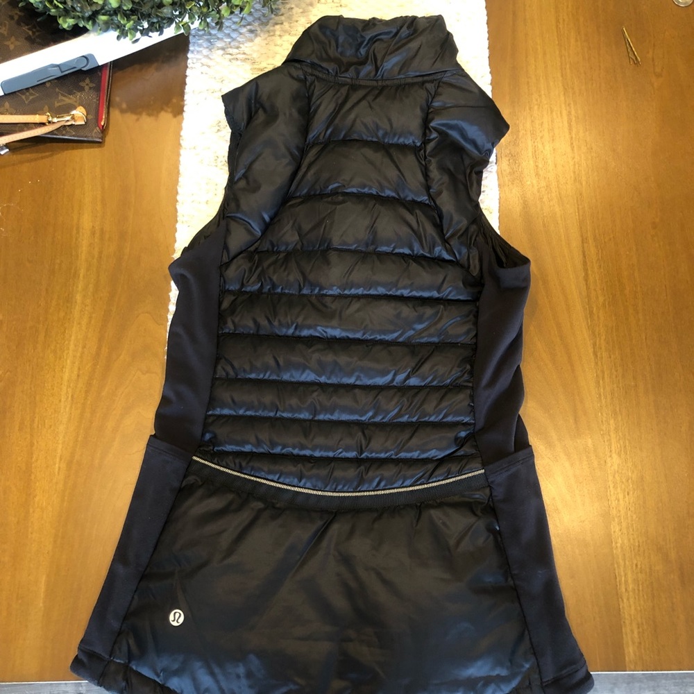 EUC women’s Lululemon black vest size 4!